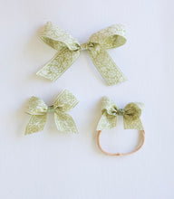 Load image into Gallery viewer, Green Floral Bow
