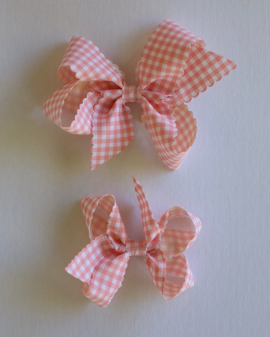 Gingham Scallop Edge Bow in Pale Pink